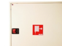 Falck slangeskab 795x795x110mm - Hvid Ral 9010. 30m 3/4' slange. 3SW m/vinde på svingarm